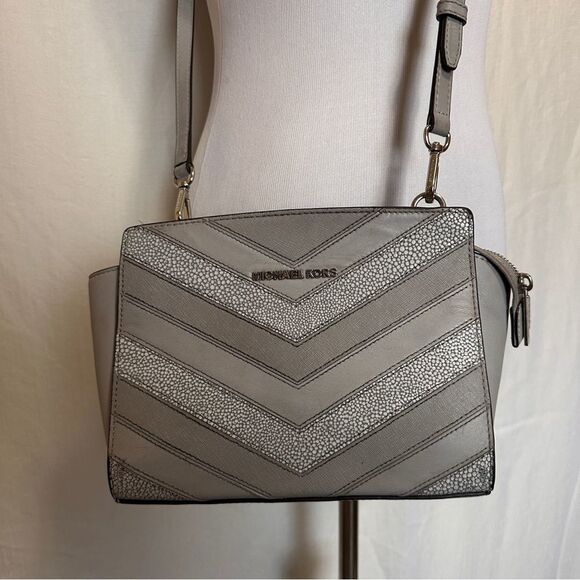 MICHAEL KORS GREY MEDIUM SELMA CROSS BODY BAG - Picture 3 of 12